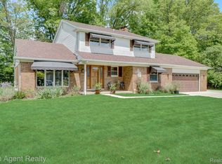 38790 Santa Barbara St, Clinton Township, MI