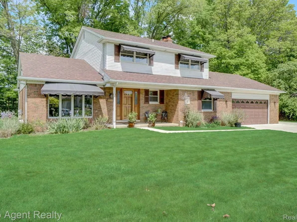 38790 Santa Barbara St, Clinton Township, MI 48036