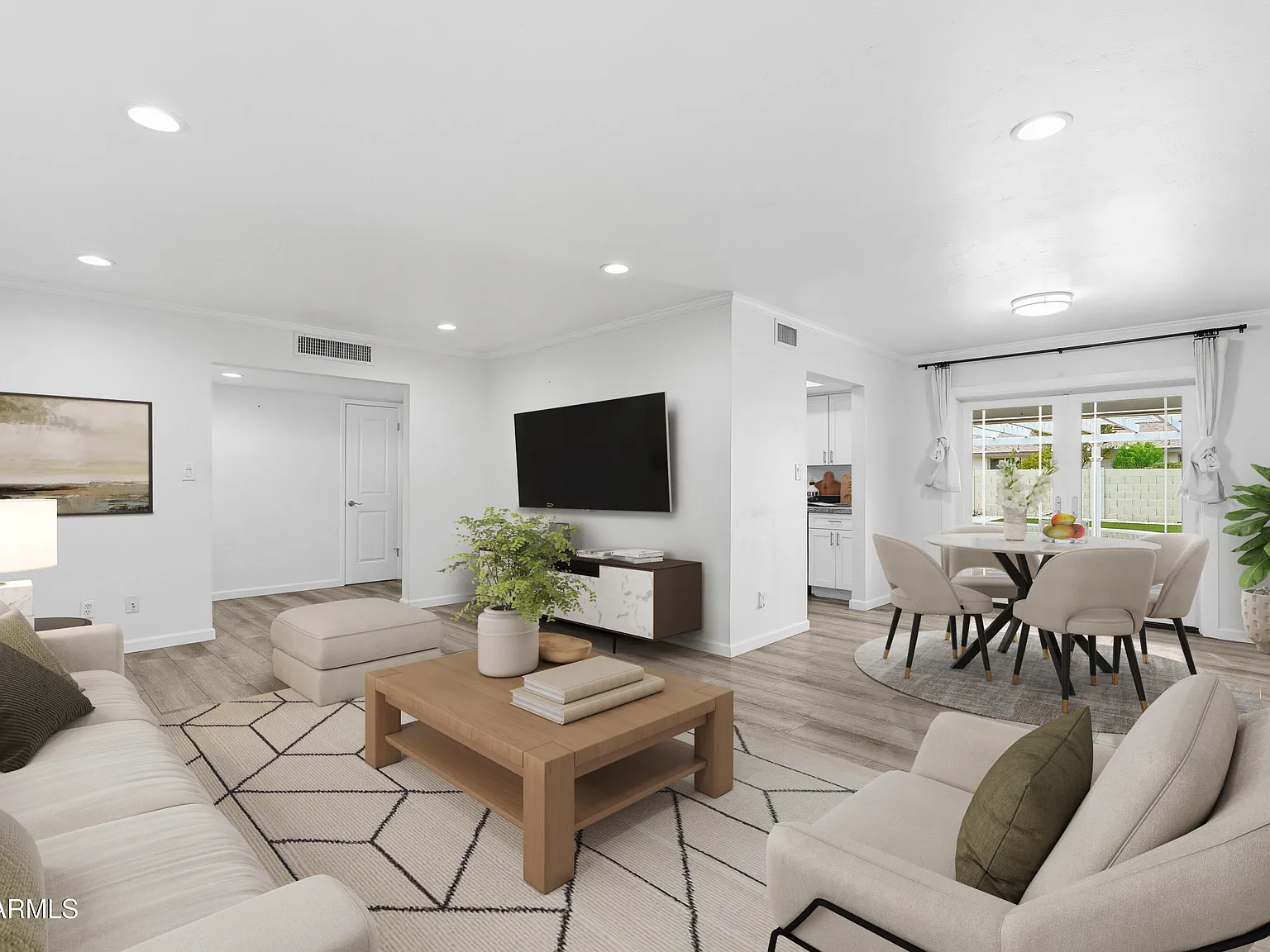 5 bed, 2.0 bath, 2084 sqft, $5,000 — Photo 3