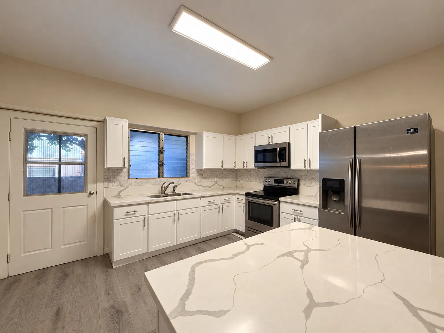 3 bed, 1023 sqft, $3,600 — Photo 3