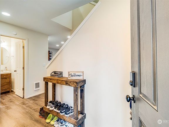 4th image of 18821 117th Avenue Ct E