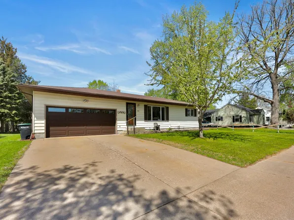 408 4th St SW, Little Falls, MN 56345