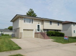 1006 S 10th St, Norfolk, NE 68701