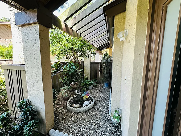 3953 Cocoplum Cir #3611 — Photo 4