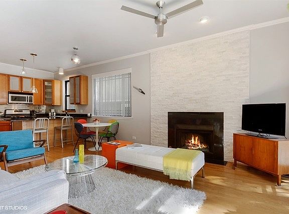 3rd image of 1051 N Winchester Ave #2
