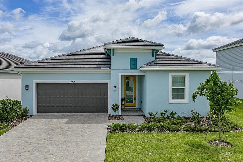3 bed, 2.0 bath, 1701 sqft, $2,400 — Photo 1