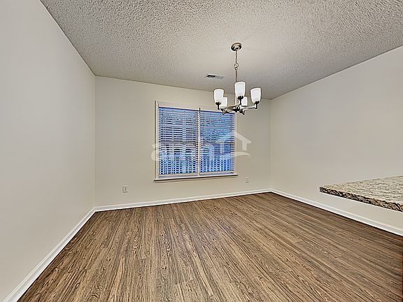 4th image of 107 Cotillion Cres