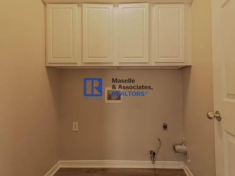 413 Woodlake Ln — Photo 26