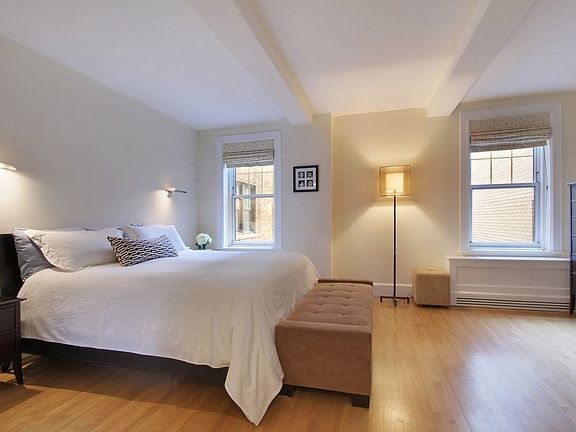 5th image of 27 W 72nd St #902