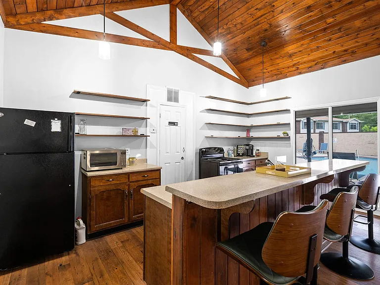 Newcastle Apartments — Photo 11