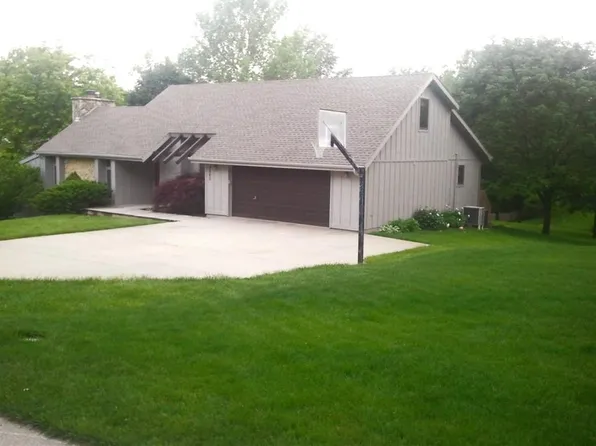 4960 Widmer St, Shawnee, KS 66216