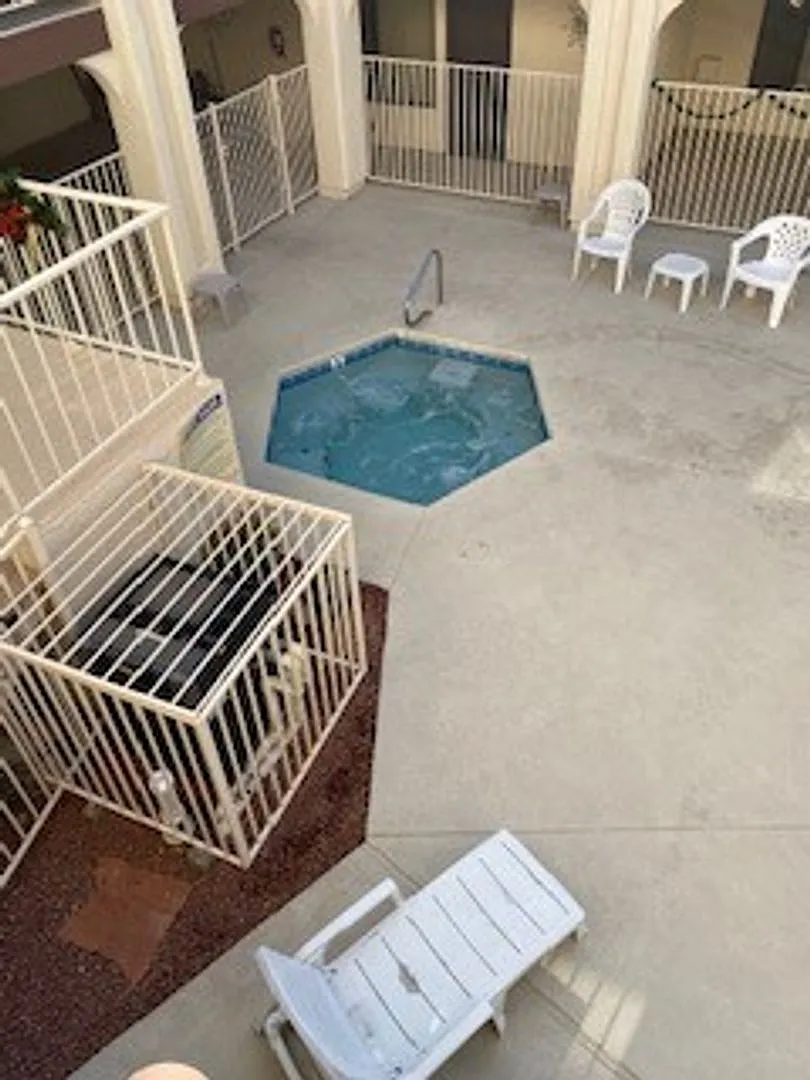 55+ Community Furnished Condo Long Term — Photo 2