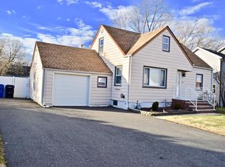 124 7th St, Belford, NJ 07718