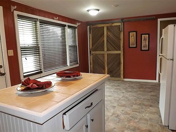 2nd image of 904 Karen Dr