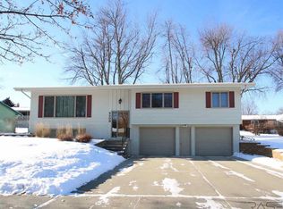 4209 S Oak Ridge Ave, Sioux Falls, SD 57103