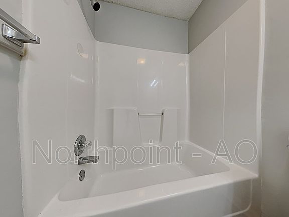 5th image of 4206 Woodland Ave
