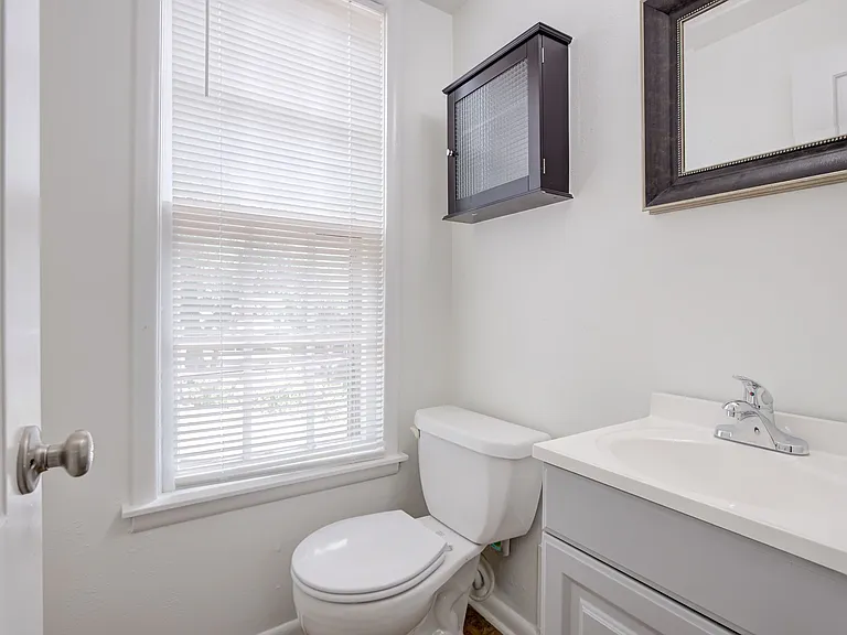 821 NW 48th St — Photo 25