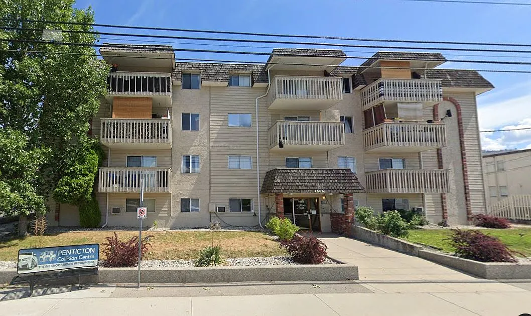 Highland Court — Photo 1