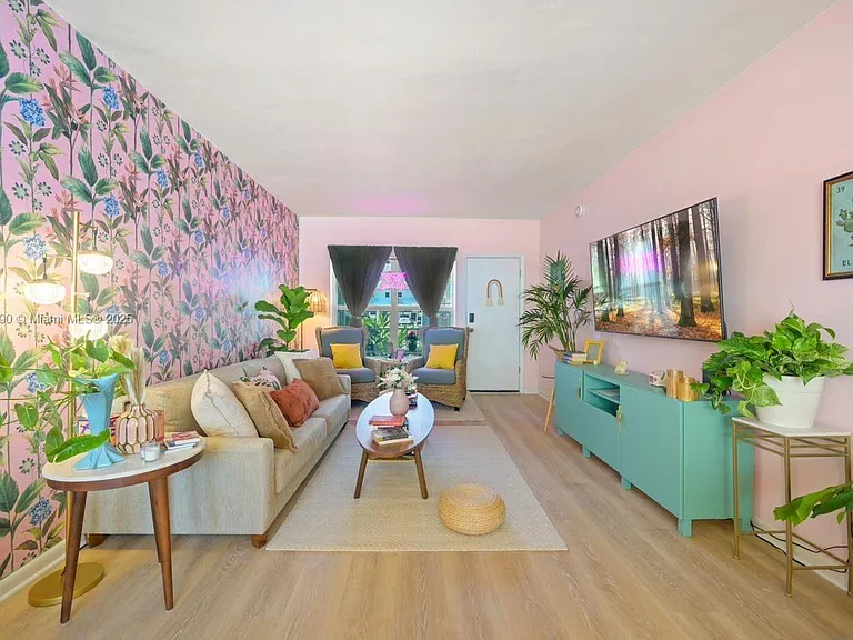 315 Van Buren St #104B — Photo 2