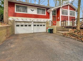 200 Harding Ct, Centerport, NY 11721