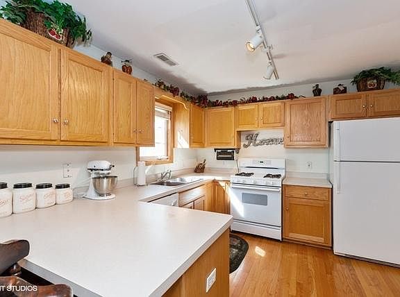 4th image of 200 W South St Unit 10A