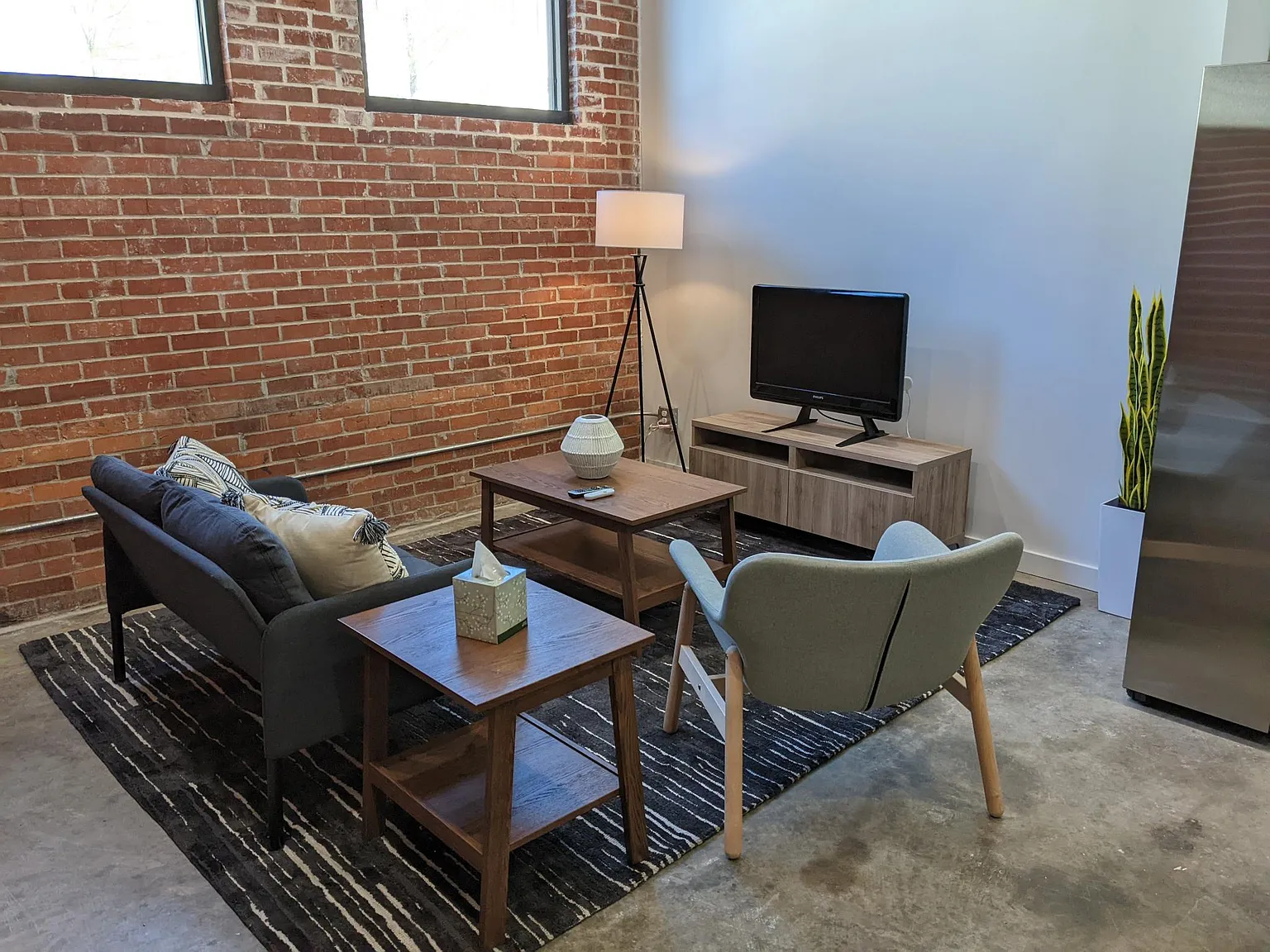 136 E Cypress St — Photo 1