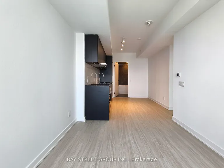 8 Wellesley St E #3910 — Photo 18