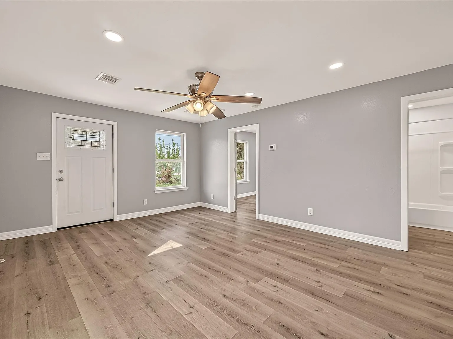 2 bed, 1.0 bath, $1,200 — Photo 3
