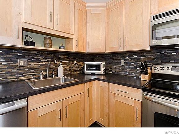 4th image of 4903 Bromley Ln