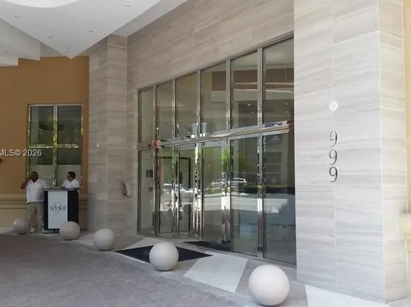 999 SW 1st Ave, Miami, FL