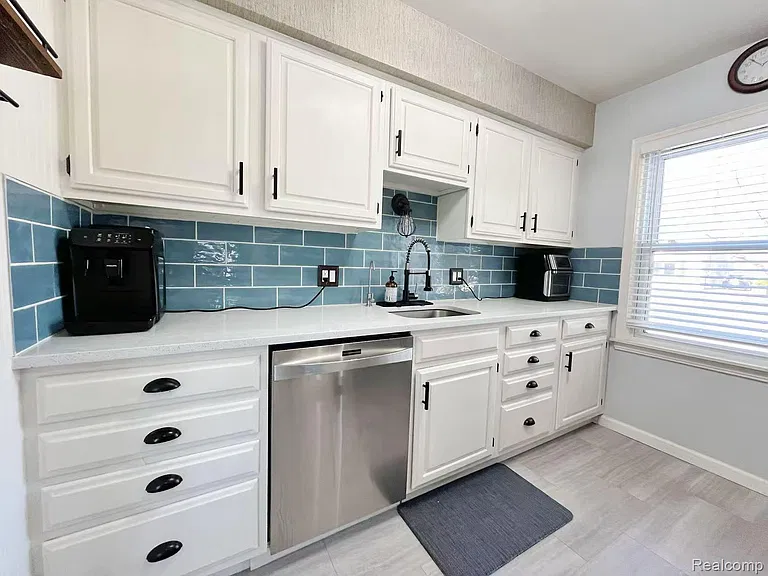 3303 Chester Rd — Photo 11