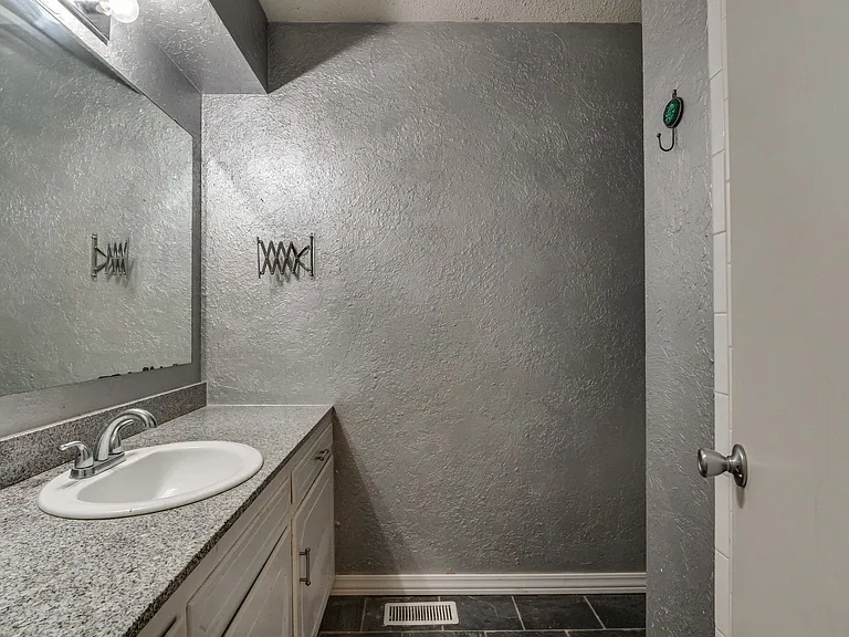 11007 Greystone Ave — Photo 37