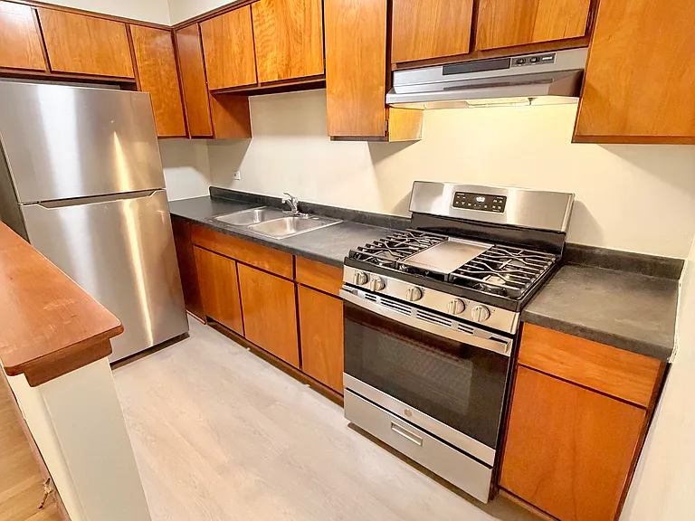 586 N Rozanne Dr #B — Photo 2
