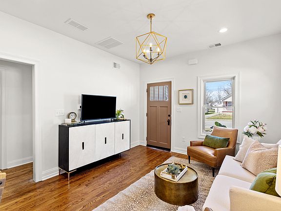 5th image of 332 Bassett Ave