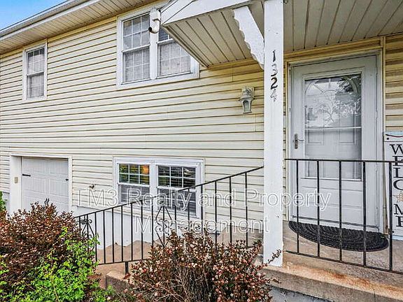 4th image of 1324 E 152nd Ter