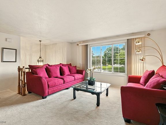 2nd image of 949 Sherwood Dr