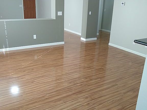 Dining room (15' x 13.5')