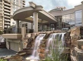 3888 Duke Of York Blvd #3034, Mississauga, ON L5B 4P5