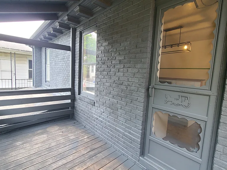 703 W Race St — Photo 18