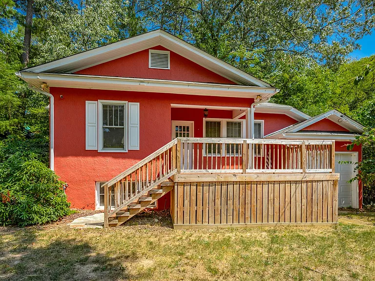 1300 Riverview Rd — Photo 2