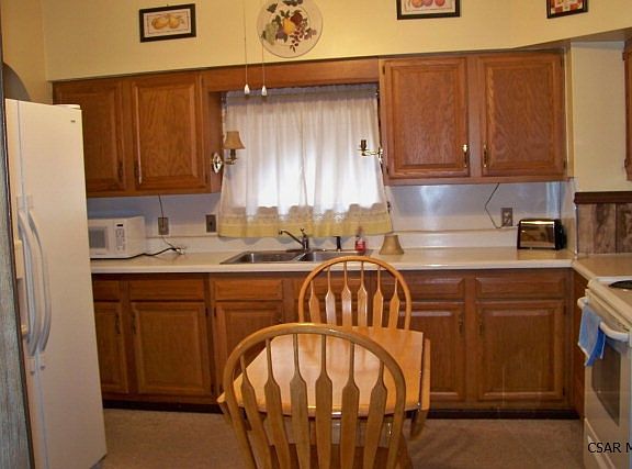 4th image of 425 Lake St