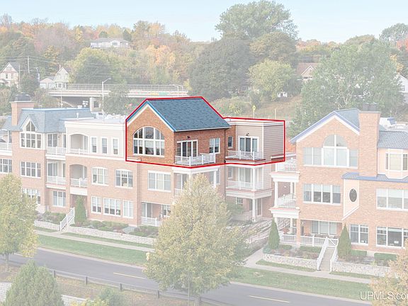 3rd image of 600 S Lakeshore Blvd Unit 15