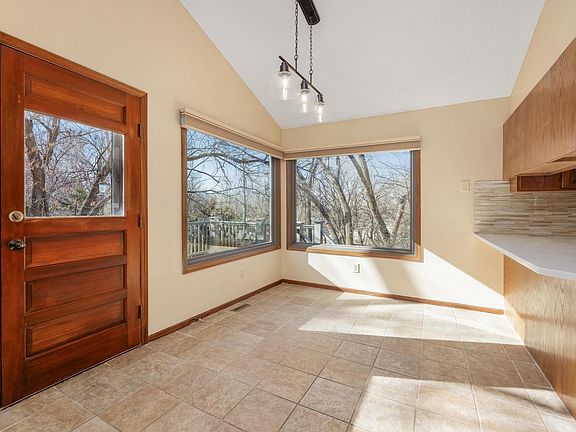 5th image of 437 W Woodland Dr