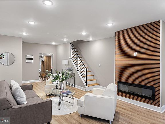 4th image of 25 E Federal St