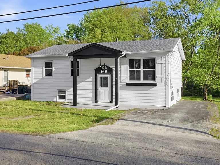 915 Mayfield Dr — Photo 2