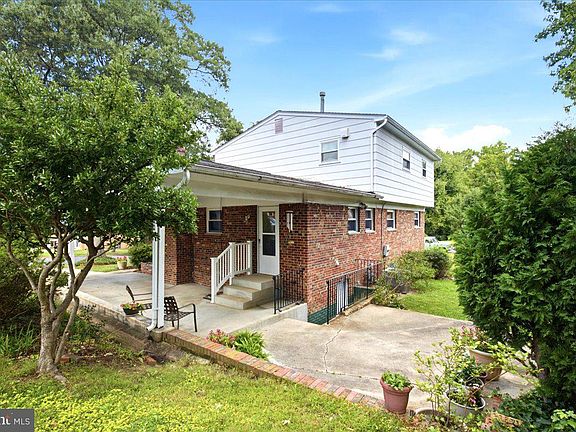 3rd image of 7021 Saint Annes Ave