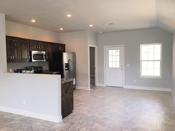 Kitchen/dining combo 
