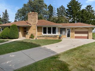 4036 S Alabama Ave, St Francis, WI 53235