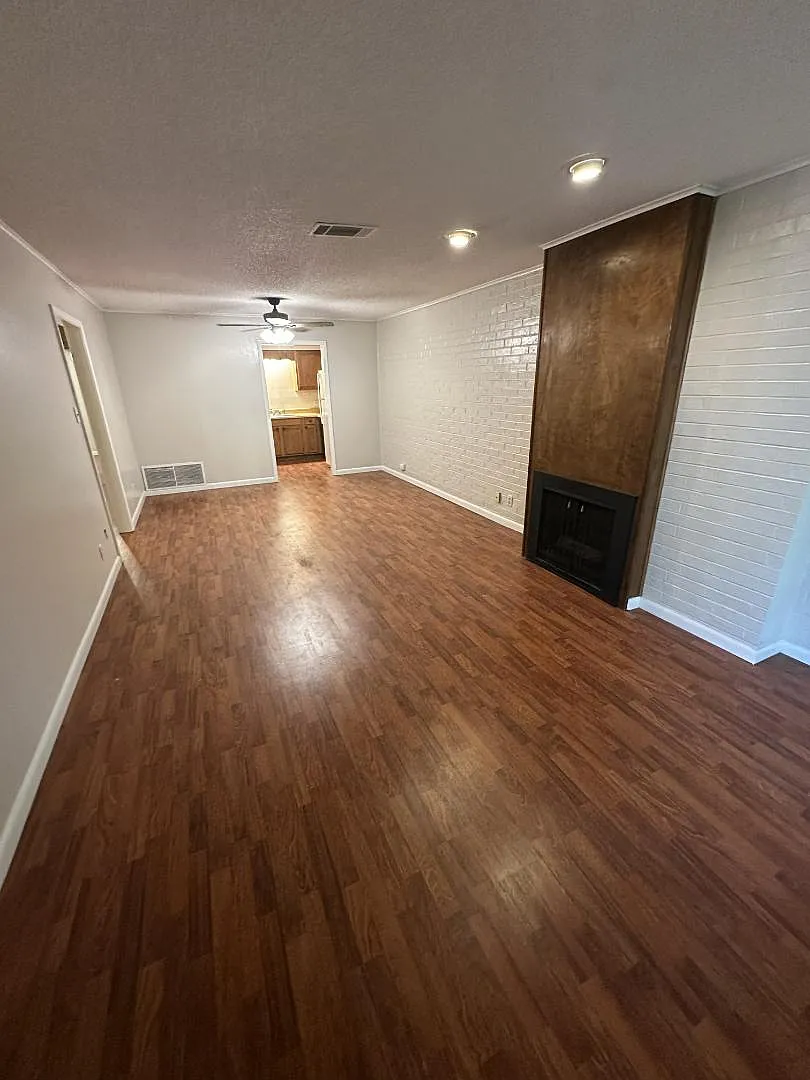 1001 W 41st Ave - Apt # 13 — Photo 2
