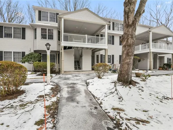 125 Trellis Dr, West Warwick, RI 02893